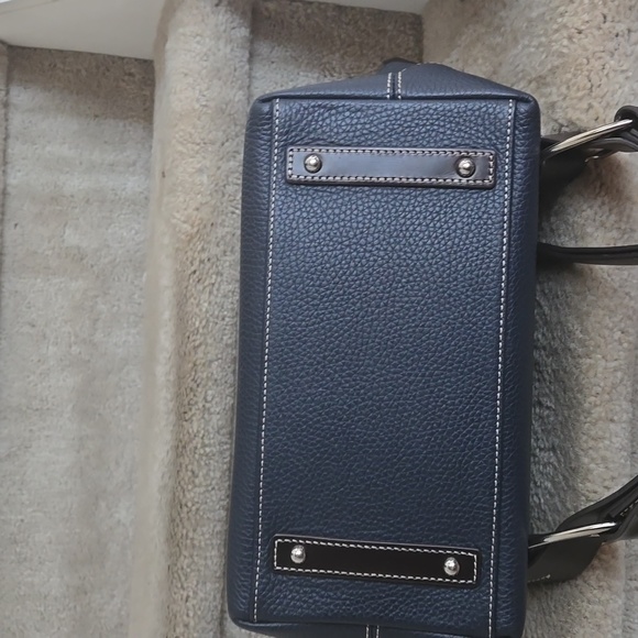 Dooney & Bourke large satchel - Picture 3 of 4